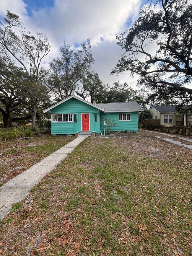 Newly Renovated 2 Bed 1 Bath Home - Newly Renovated 2 Bed 1 Bath Home