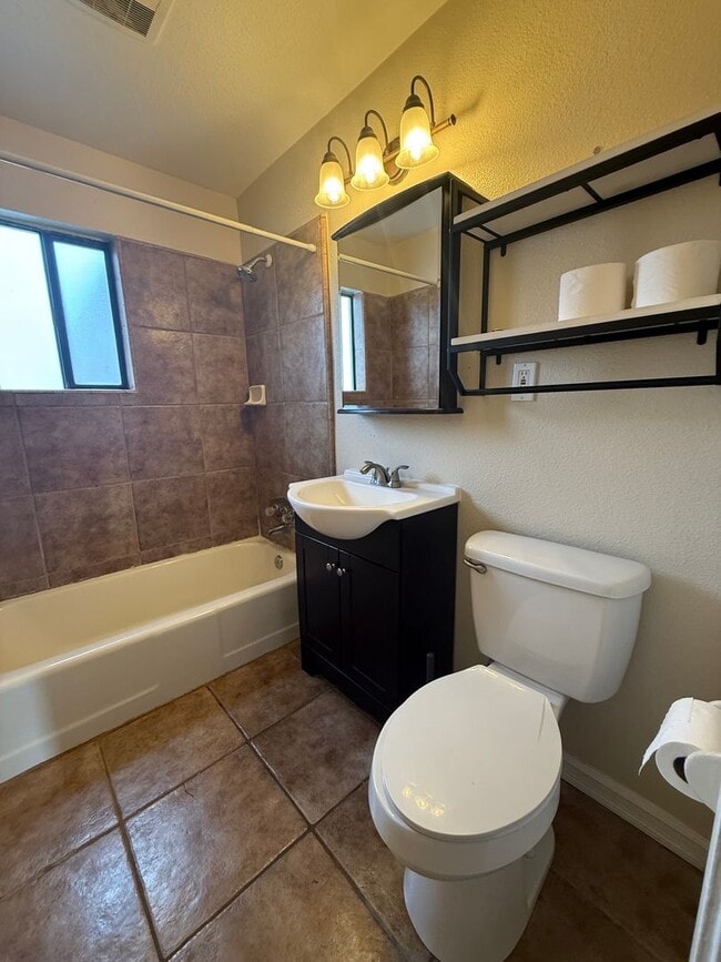 Photo - Nice 3/1 in North City Farms