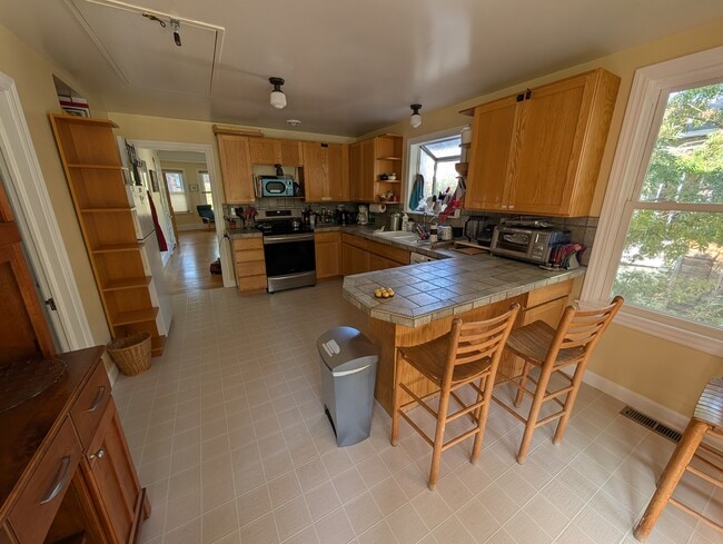 Photo - 3049 Wheeler St