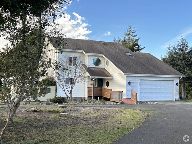 Building Photo - 633 Quinault Ave SE Rental