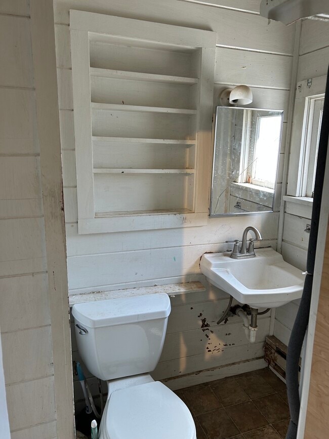 Photo - 305 1/2 Woodring St