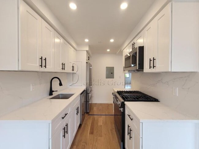 2 bedroom in ASTORIA NY 11105 - 2 bedroom in ASTORIA NY 11105 Unit 3