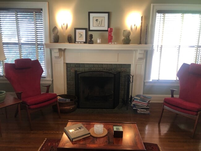 Living room wfireplace