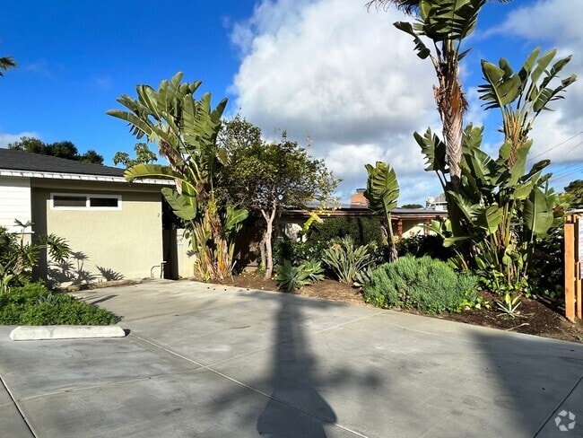 Building Photo - Lovely, 1BD/1BA with private entry and yar... Unit #2 Rental