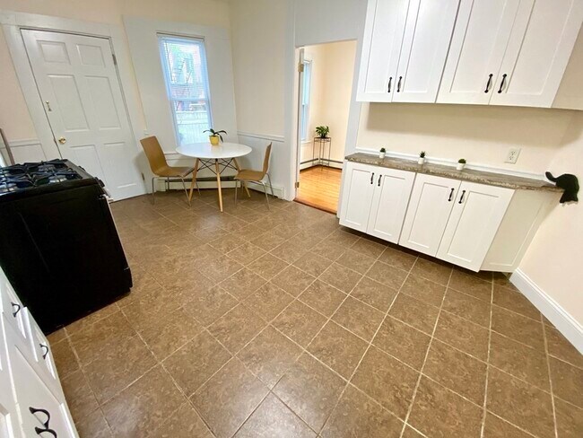 Photo - 18 Fisk Pl Unidad 1