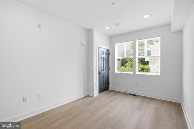 Building Photo - 2251 N 12th St Unit 1