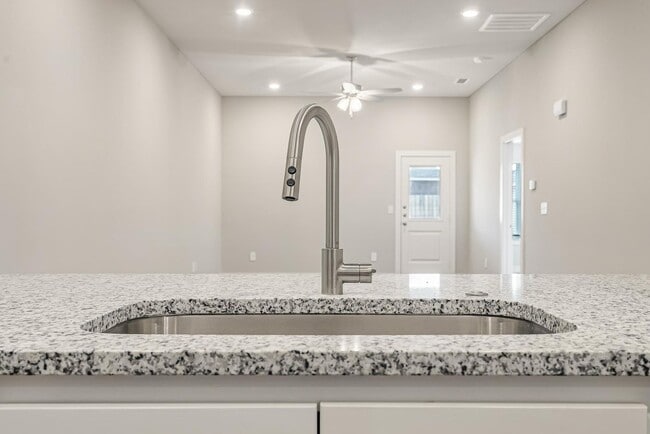 Photo - Comfort Meets Convenience – 3/2 Duplex Ava...