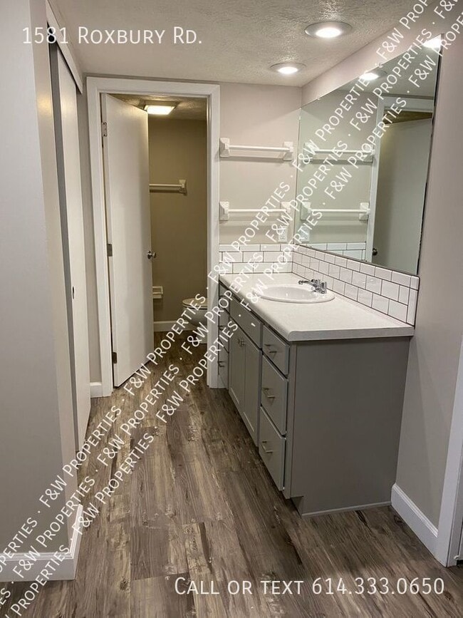 Photo - 1581 Roxbury Rd