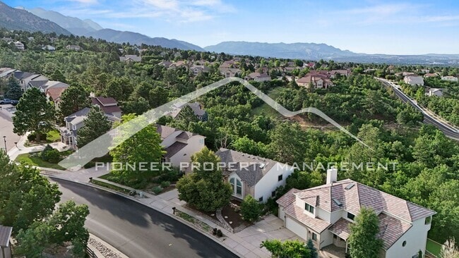 Building Photo - 5 bed/3 bath Main-Level Living with Design... Rental