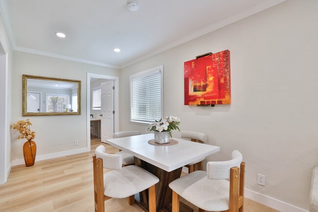 Photo - 556 N 4th St