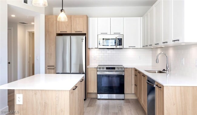 Building Photo - 22980 Vista Edera Cir Unit 3-208