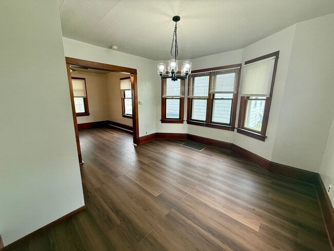 Building Photo - 312 W Arnold St Unit Lower