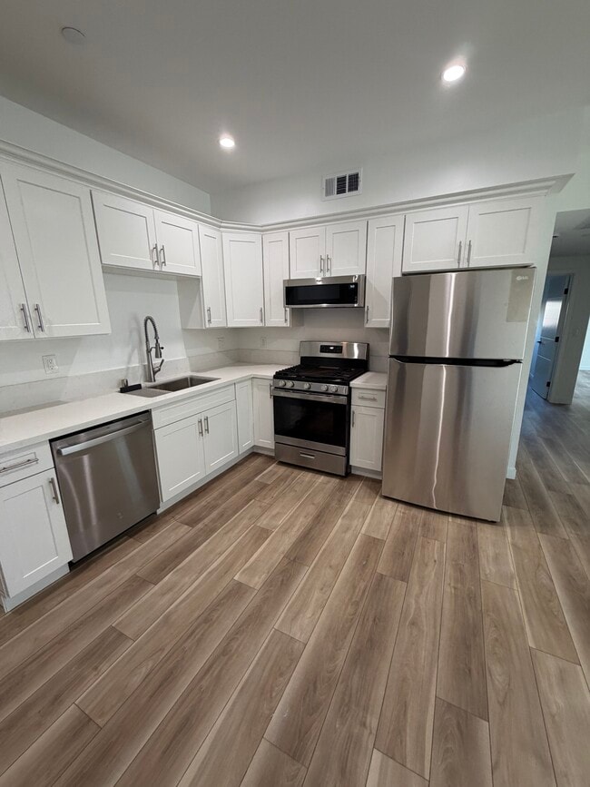 Kitchen-2 - 10934 Peach Grove St