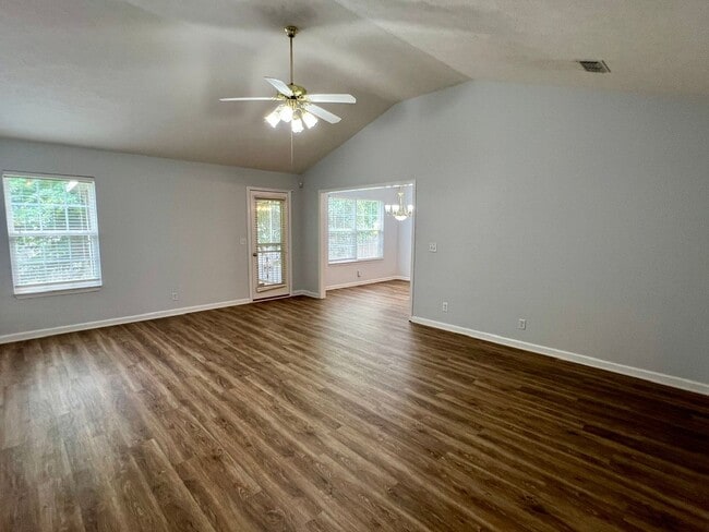 Photo - 2720 Roscommon Dr