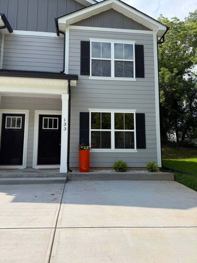 Building Photo - Hickory Duplex 133