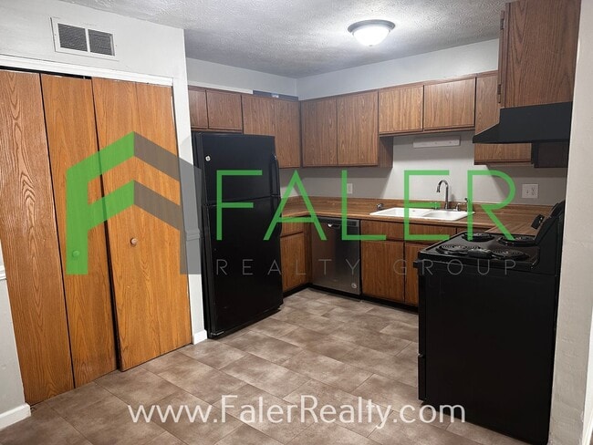 Photo - Update 2 bedroom condo - Move in ready!