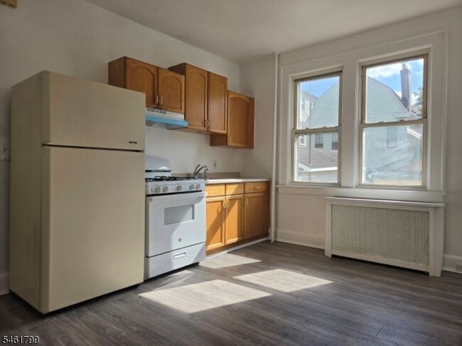 10 Lois Pl Unit 1L