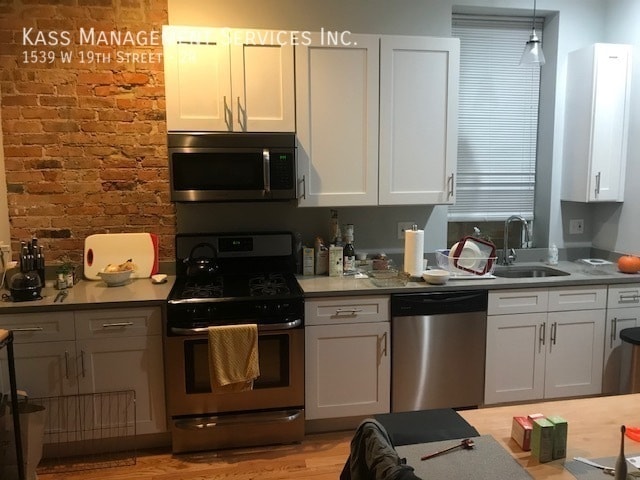Building Photo - 1539 W 19th St Unit 2R