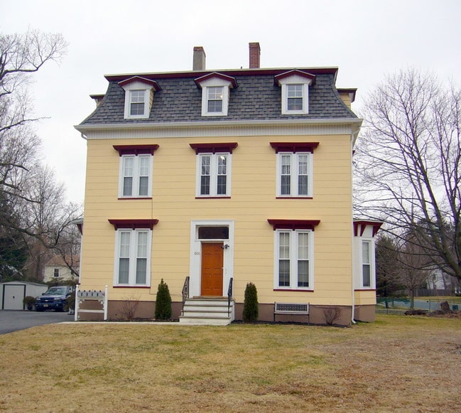 Photo - 1006 Clinton Ave Apartments