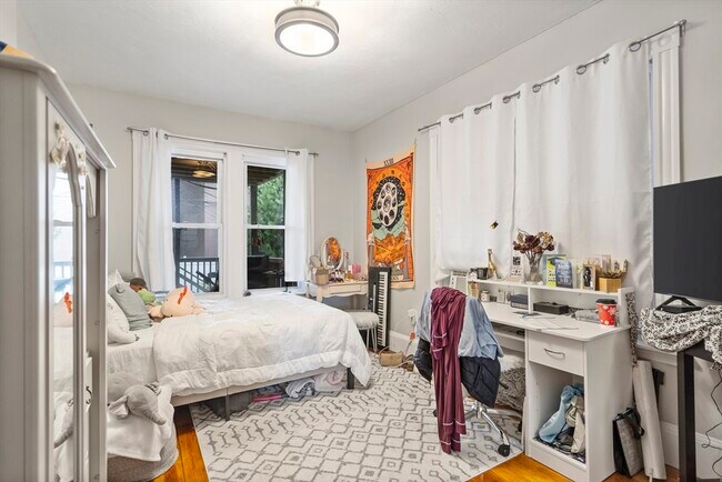 Photo - 194 Emerson St Unit 1