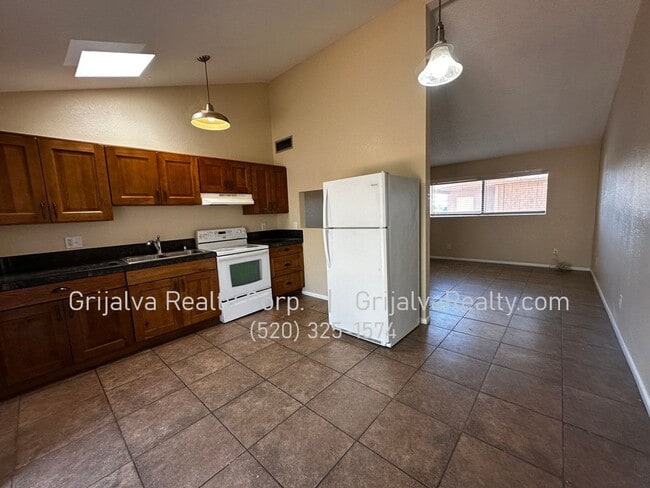 Photo - 2020 N Madelyn Ave Unit 2022
