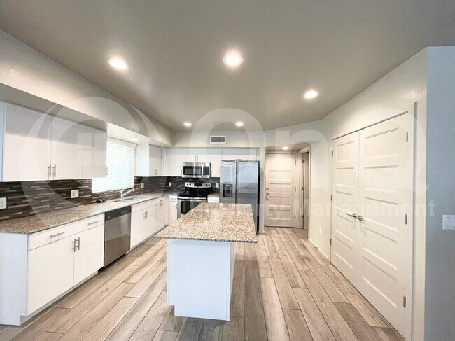 Photo - 833 E Park Modern Dr