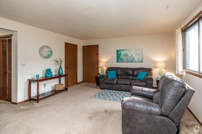 2BR, 1BA - 850 SF - Parkside Manor