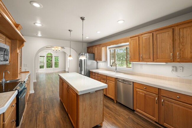 Photo - 27723 Crozet Dr