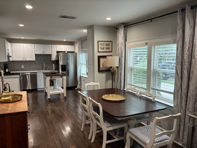 Photo - 1129 Brody Ave