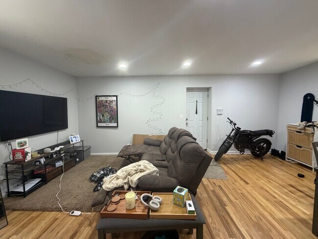 959 N Wolcott Ave Unit 1R
