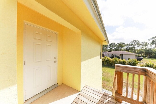 Building Photo - 13342 87th St N Unit 2nd Floor