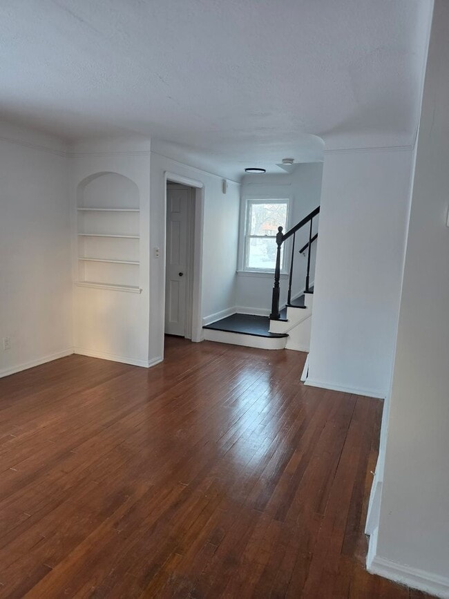 Photo - 3 Bedroom Updated Single Family Home Unidad 8610 Rosewood Avenue