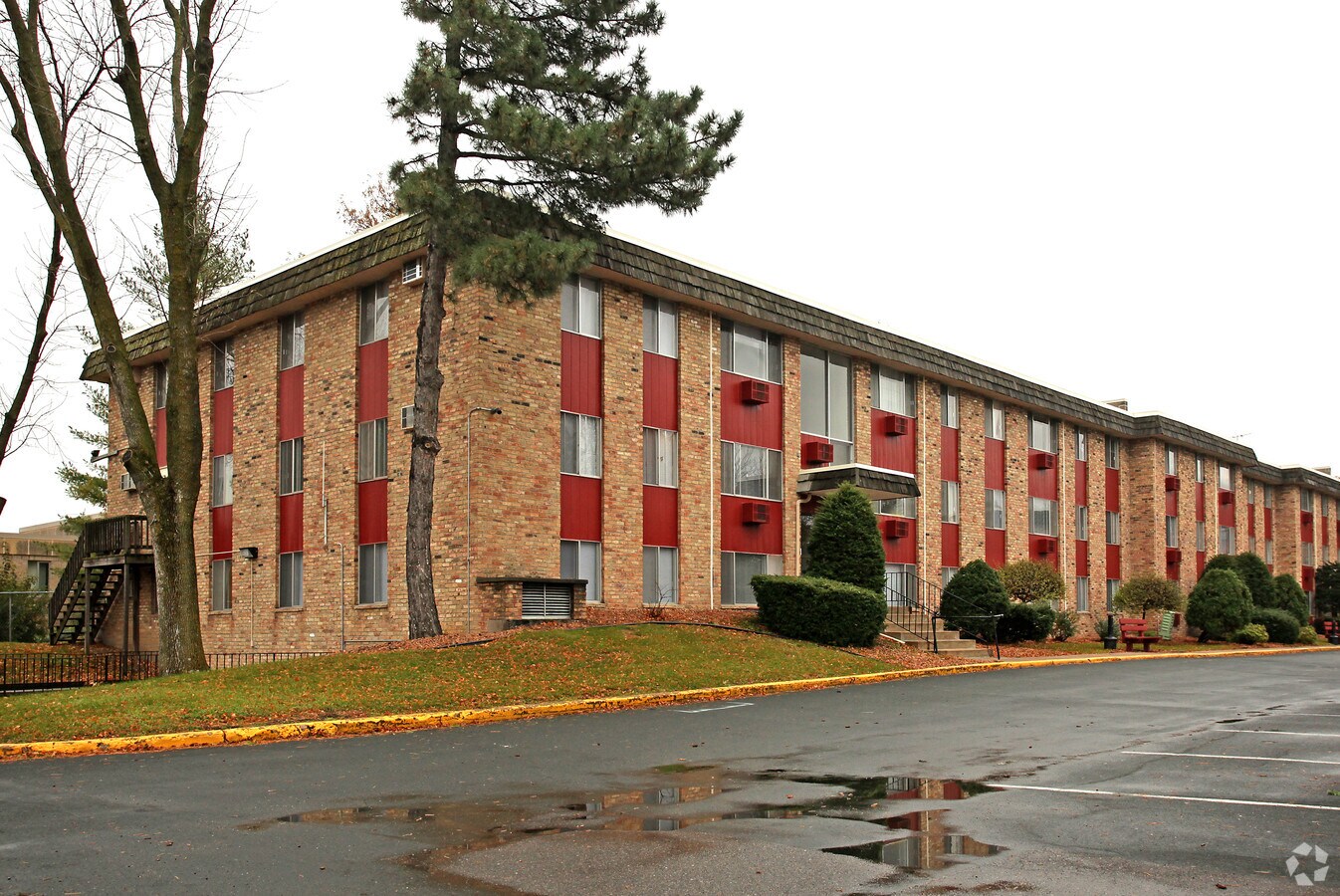 Highland Heights Apartaments - 1480 Randolph Ave