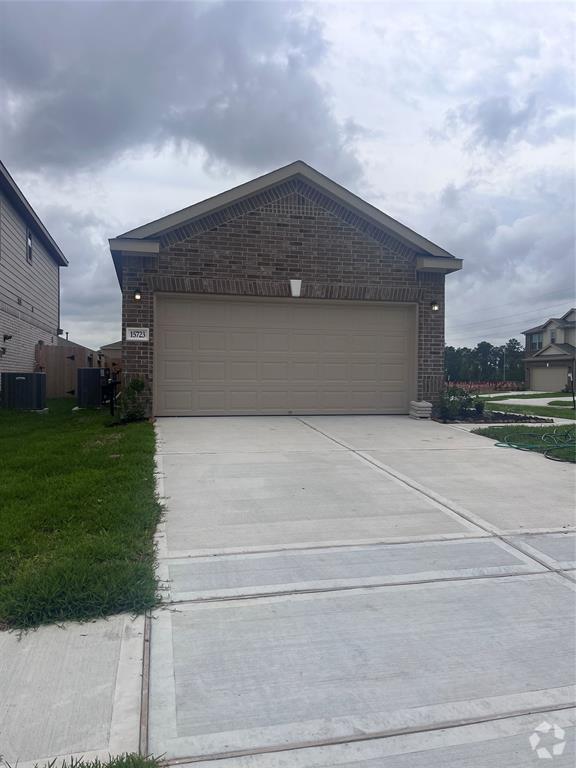 Building Photo - 15723 Winter Heights Dr Rental