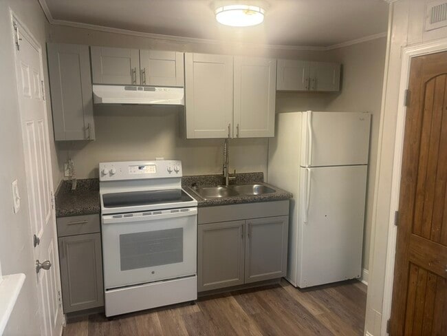 Photo - 2 Bedroom 1 Bath End Unit Townhome in Charlotte