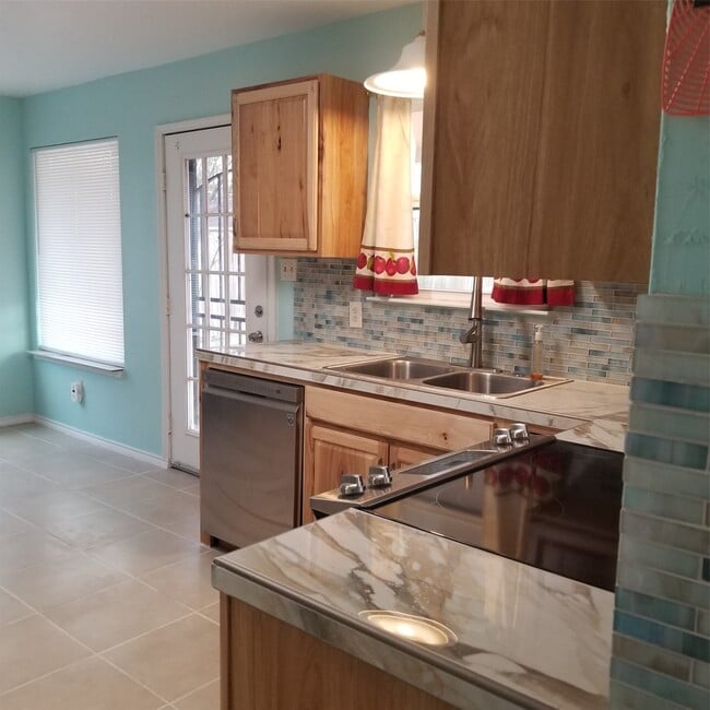 Building Photo - 6206 Verde Valley Dr