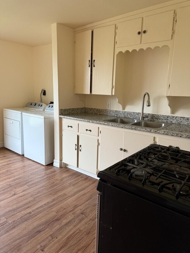 Photo - 221 Noras Ln Casa