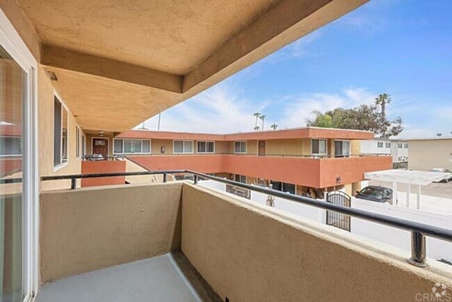 Building Photo - 3 Bedroom Condo Close to Base Unit 203