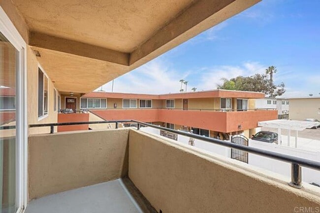 Building Photo - 3 Bedroom Condo Close to Base Unit 203