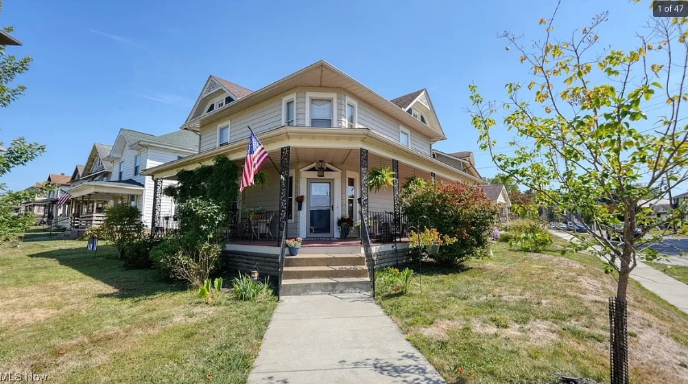 Photo - 702 Clark St