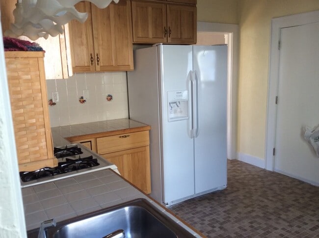 Building Photo - 1667 Doty St Unit 1 lower