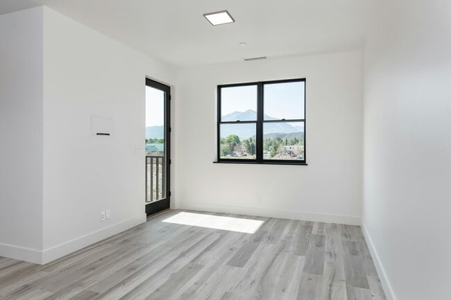 Photo - 2051 Cross St Unit 206