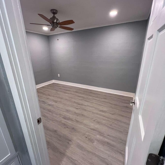 Photo - 121 Harbeson Ave SE