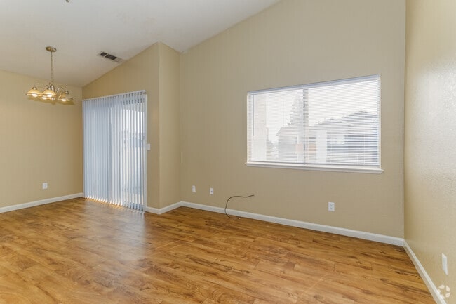 2HAB, 2BA - 820SF - The Edge