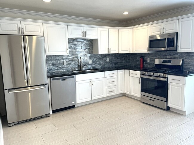 Building Photo - 1967 Plaza del Amo Unit B