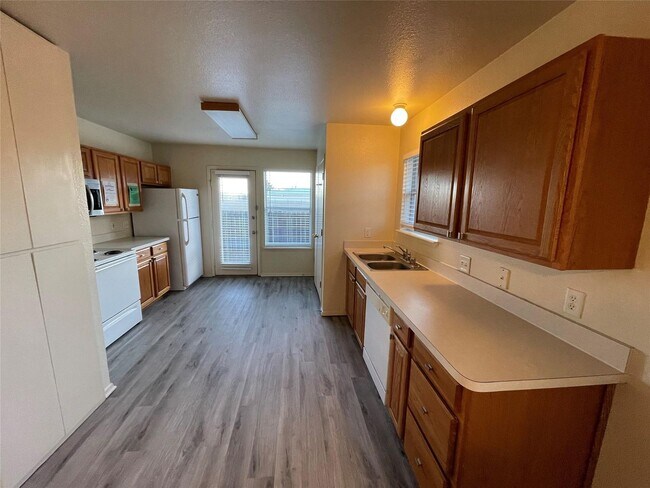 Photo - Cozy 2 Bedroom and 2 bathroom duplex for rent in Saginaw! Unit 3