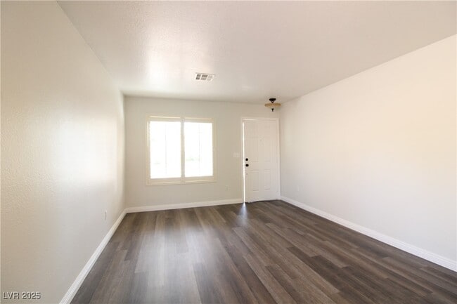 Photo - 301 Laguna Glen Dr