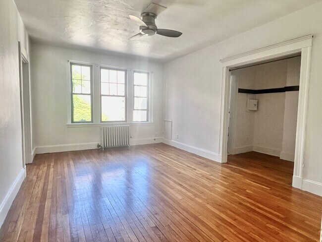 Photo - 62 Queensberry St Unidad 309 Rental