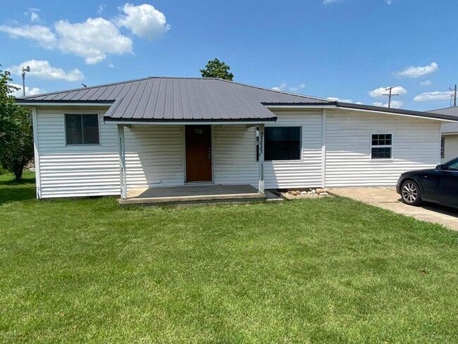 Building Photo - 114 E Russell St