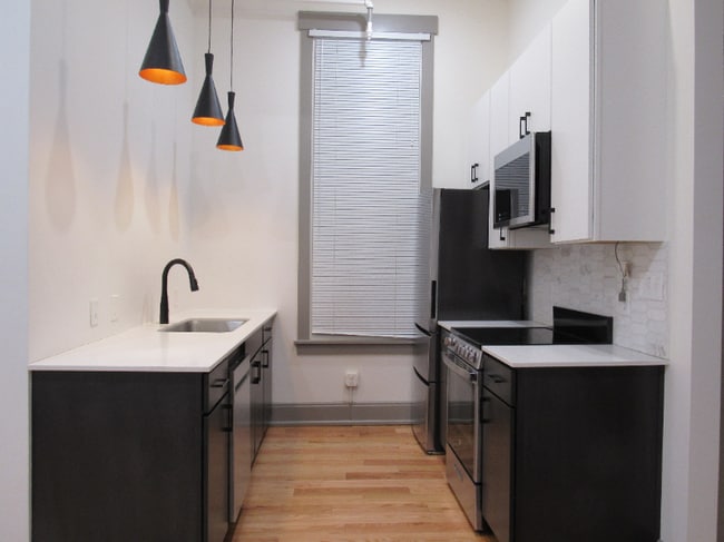 Building Photo - 1725 Elm St